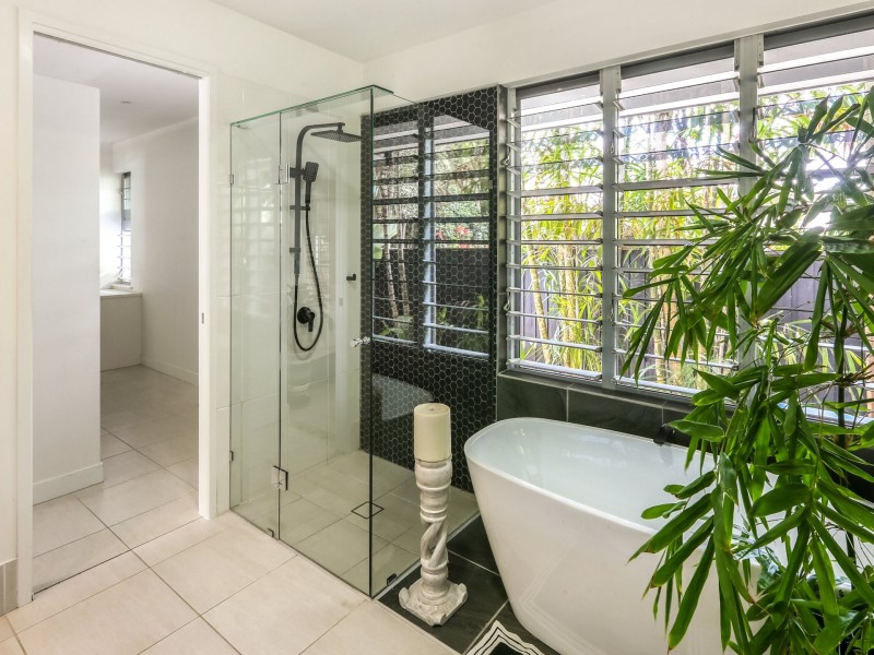 19 Aurelia Road, Palm Cove QLD 4879