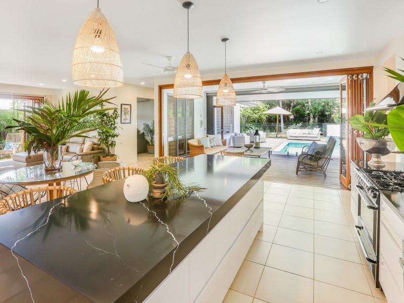 19 Aurelia Road, Palm Cove QLD 4879