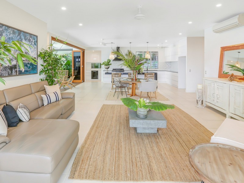 19 Aurelia Road, Palm Cove QLD 4879