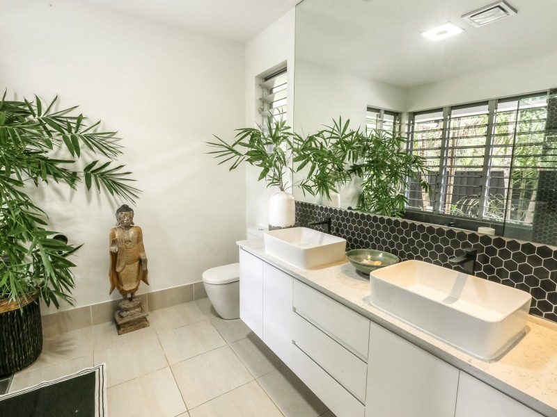 19 Aurelia Road, Palm Cove QLD 4879