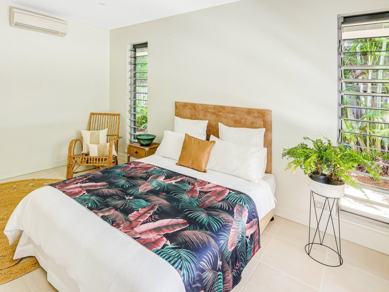 19 Aurelia Road, Palm Cove QLD 4879