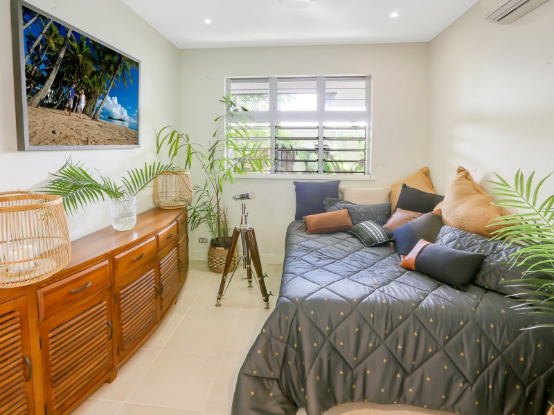 19 Aurelia Road, Palm Cove QLD 4879