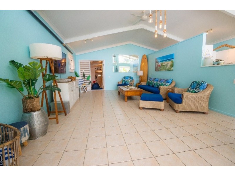 36 Hibiscus Lane, Holloways Beach QLD 4878