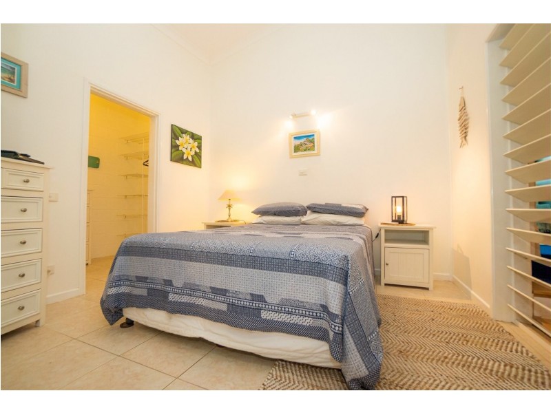 36 Hibiscus Lane, Holloways Beach QLD 4878