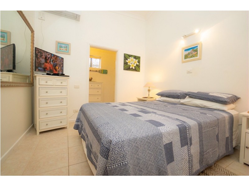36 Hibiscus Lane, Holloways Beach QLD 4878