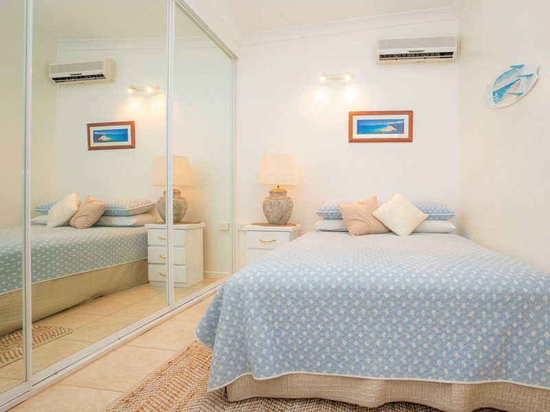 36 Hibiscus Lane, Holloways Beach QLD 4878