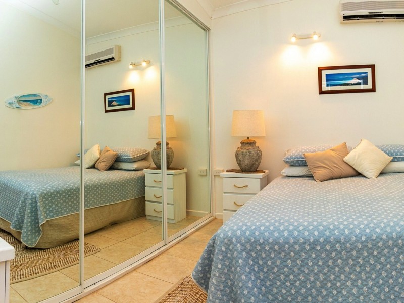 36 Hibiscus Lane, Holloways Beach QLD 4878