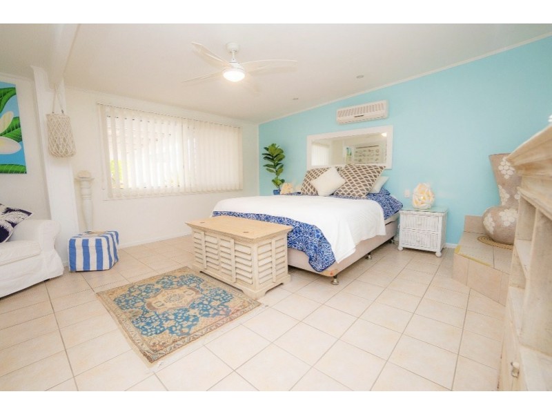 36 Hibiscus Lane, Holloways Beach QLD 4878