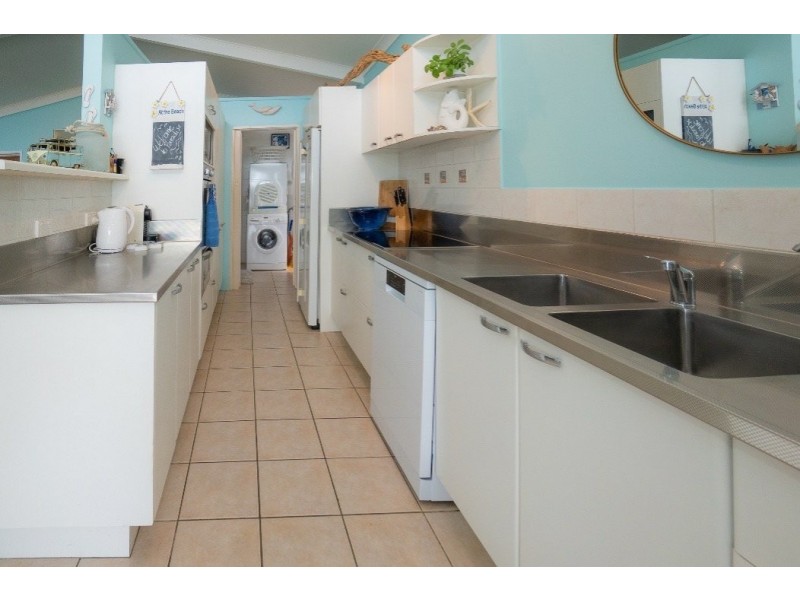 36 Hibiscus Lane, Holloways Beach QLD 4878