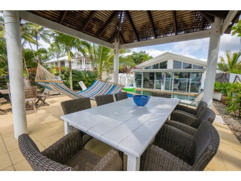 36 Hibiscus Lane, Holloways Beach QLD 4878