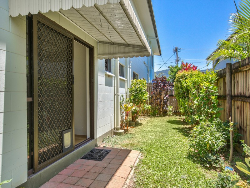 2/11 Mintaro Crescent, Woree QLD 4868