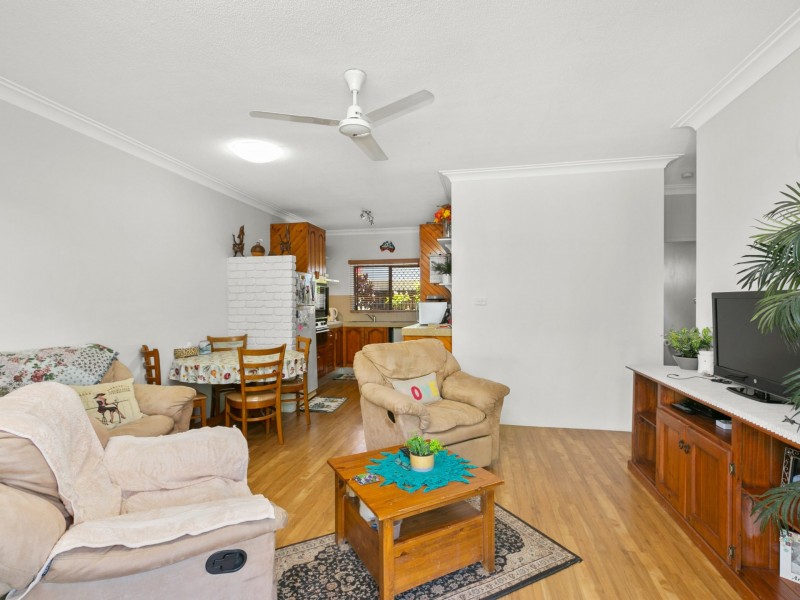 2/11 Mintaro Crescent, Woree QLD 4868