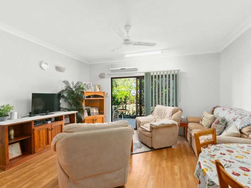 2/11 Mintaro Crescent, Woree QLD 4868