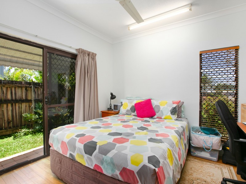 2/11 Mintaro Crescent, Woree QLD 4868