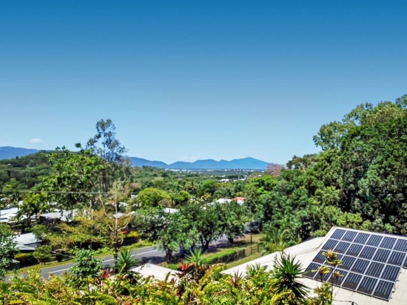 16 Lake Morris Road, Kanimbla QLD 4870