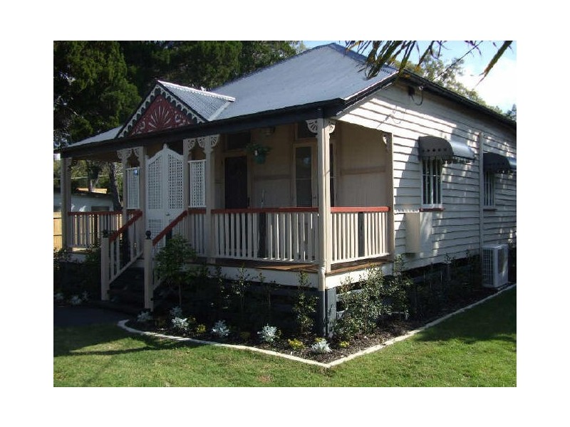 4 Moreton Terrace, Beachmere QLD 4510