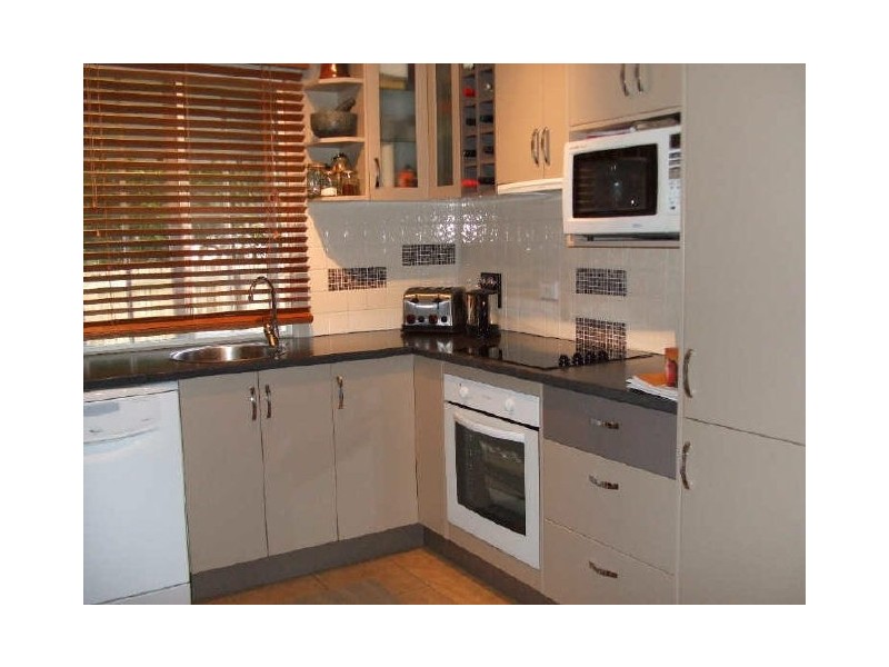 4 Moreton Terrace, Beachmere QLD 4510