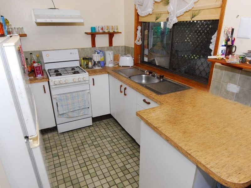 16 Gillian Street, Beachmere QLD 4510