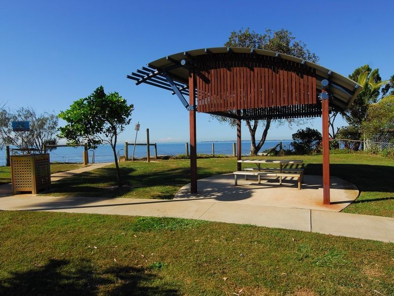 16 Gillian Street, Beachmere QLD 4510