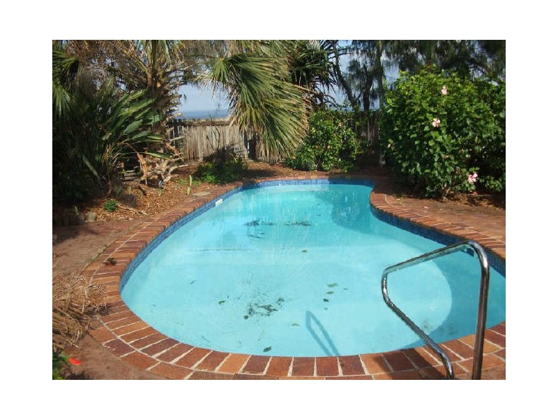 20 Bayside Drive, Beachmere QLD 4510