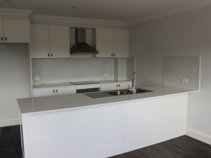 8 Station Street, Picton NSW 2571