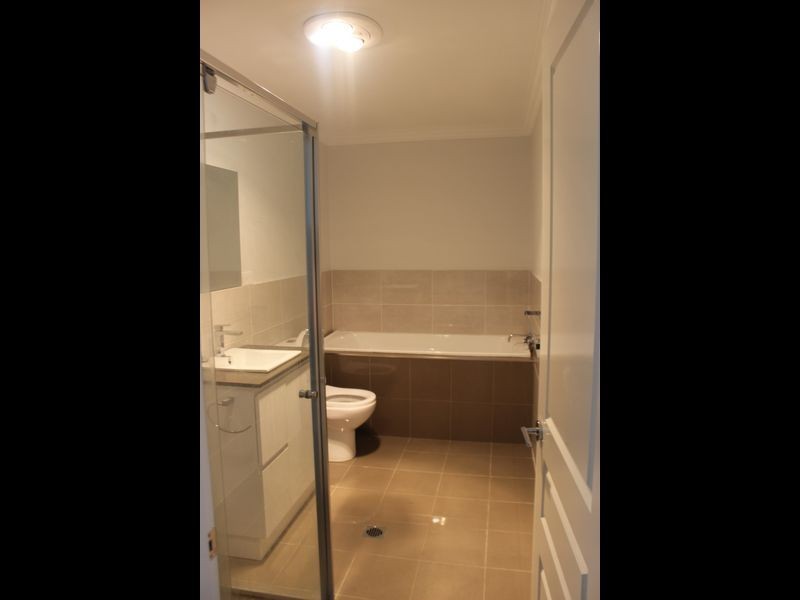 8 Station Street, Picton NSW 2571
