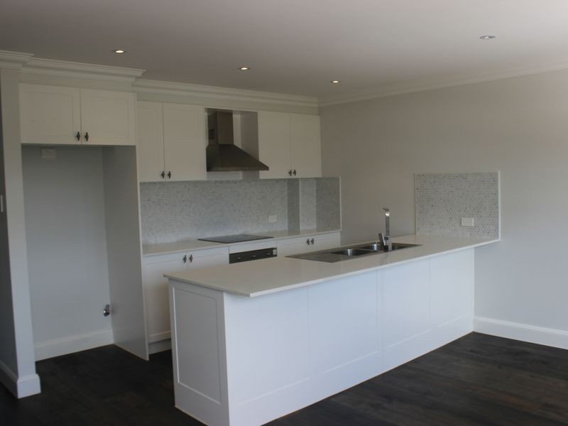 8 Station Street, Picton NSW 2571