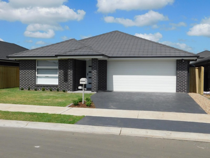 11 Barrallier Avenue, Tahmoor NSW 2573