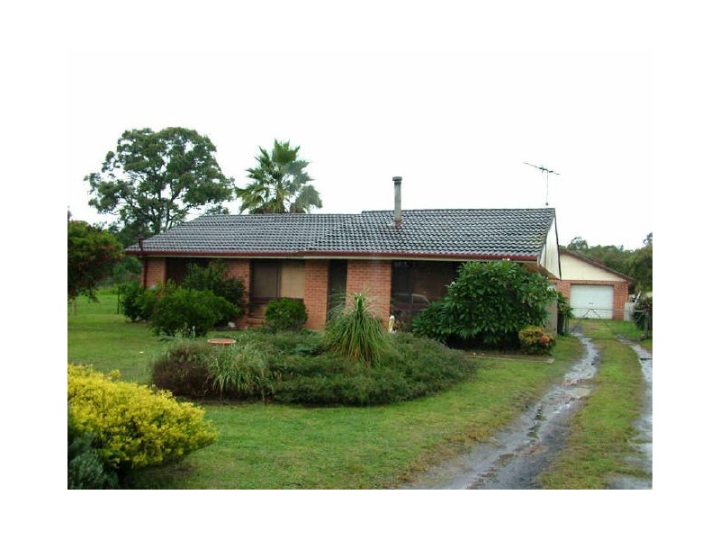 6 Close Street, Thirlmere NSW 2572