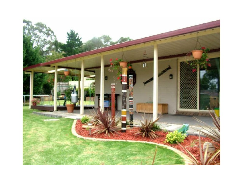 11 Laura Cl, Bargo NSW 2574