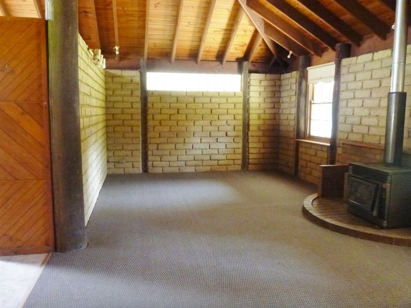 15 Lakes Street, Thirlmere NSW 2572