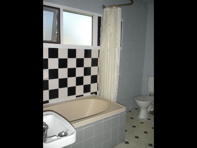 2/10 Downing Street, Picton NSW 2571