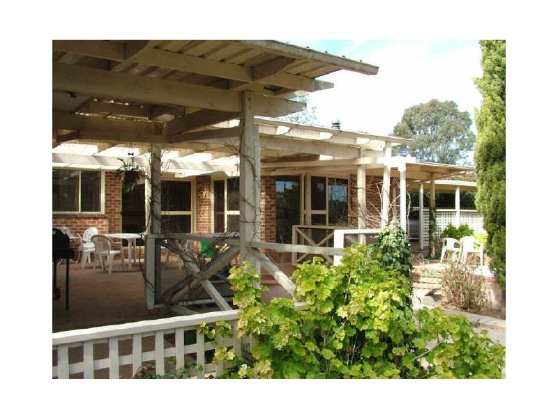 15 Picton Road, Picton NSW 2571