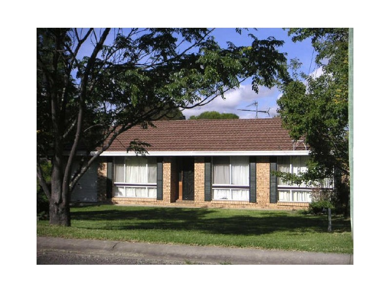 2 South Street, Thirlmere NSW 2572