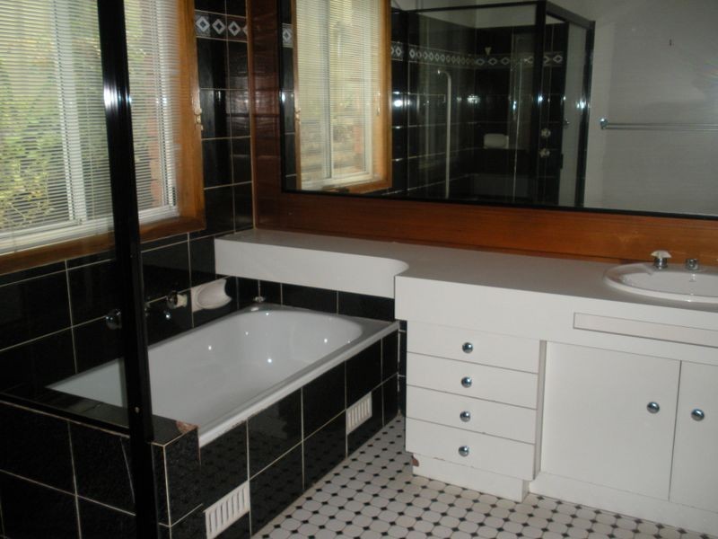 6 Devitt Street, The Oaks NSW 2570