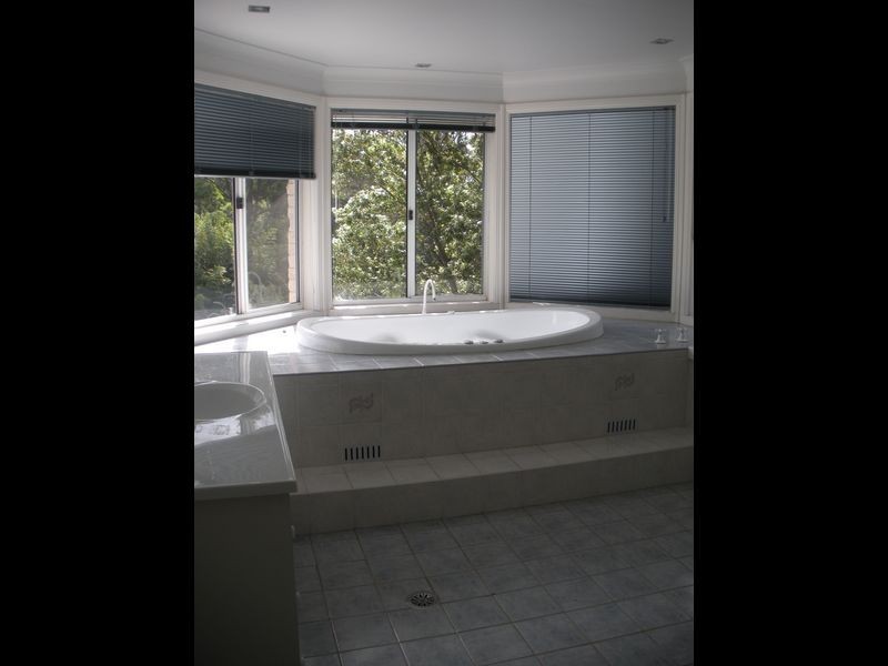 3 Westbourne Ave, Thirlmere NSW 2572