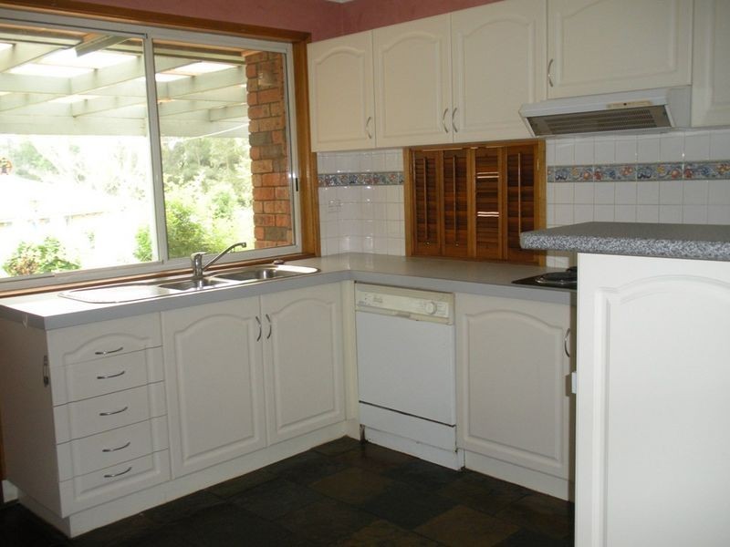 6 Devitt Crescent, The Oaks NSW 2570