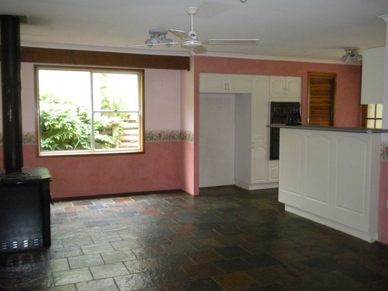 6 Devitt Crescent, The Oaks NSW 2570