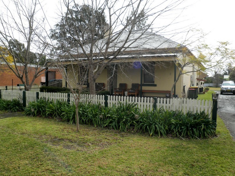 27 Oaks Road, Thirlmere NSW 2572