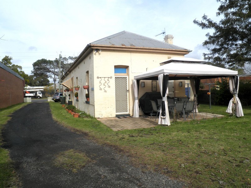 27 Oaks Road, Thirlmere NSW 2572