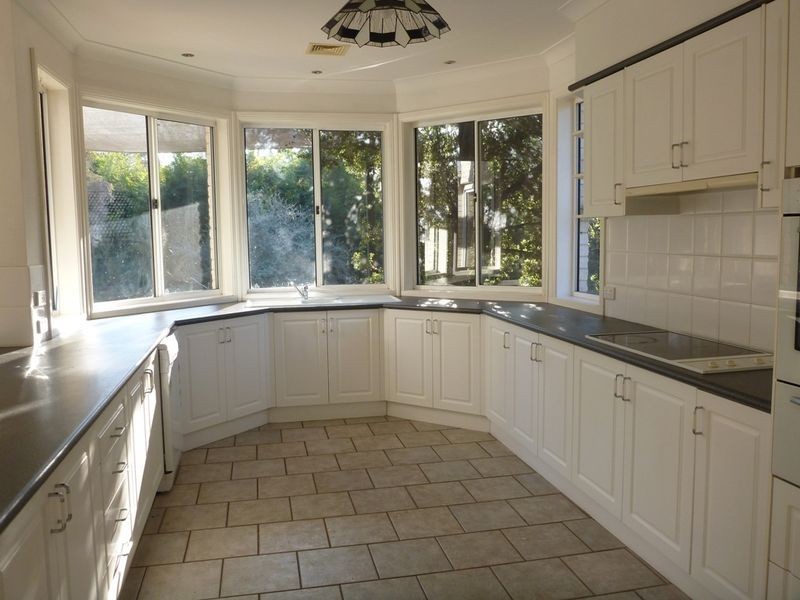 3 Westbourne Ave, Thirlmere NSW 2572