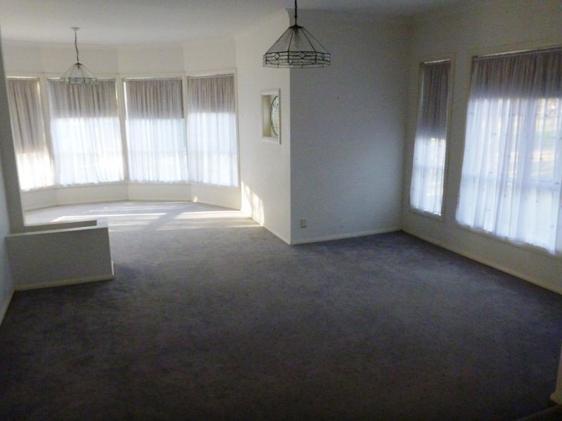 3 Westbourne Ave, Thirlmere NSW 2572