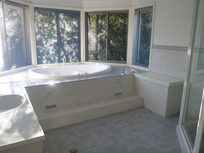 3 Westbourne Ave, Thirlmere NSW 2572