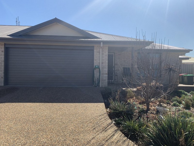 2/8 Lindon Cresent, Kootingal NSW 2352