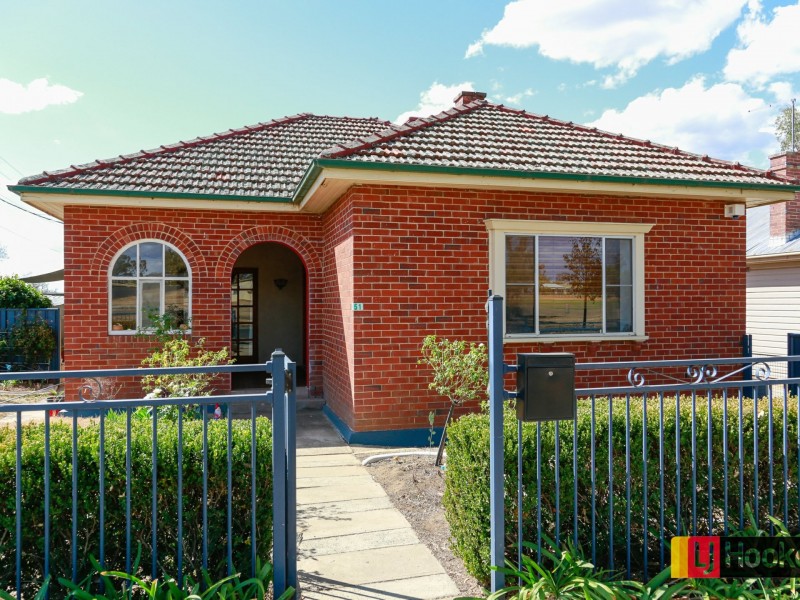 51 Gipps Street, West Tamworth NSW 2340