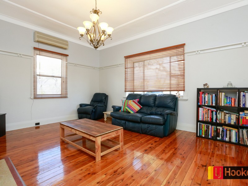 51 Gipps Street, West Tamworth NSW 2340