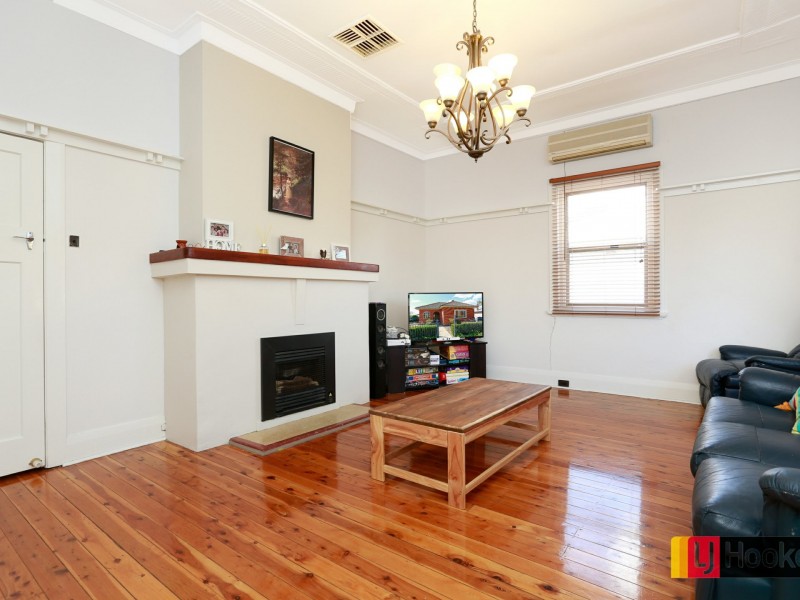 51 Gipps Street, West Tamworth NSW 2340