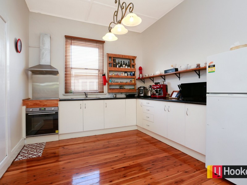 51 Gipps Street, West Tamworth NSW 2340