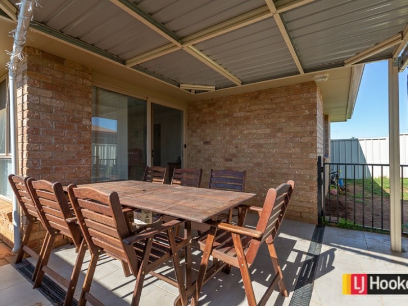 1 Tasman Place, Westdale NSW 2340