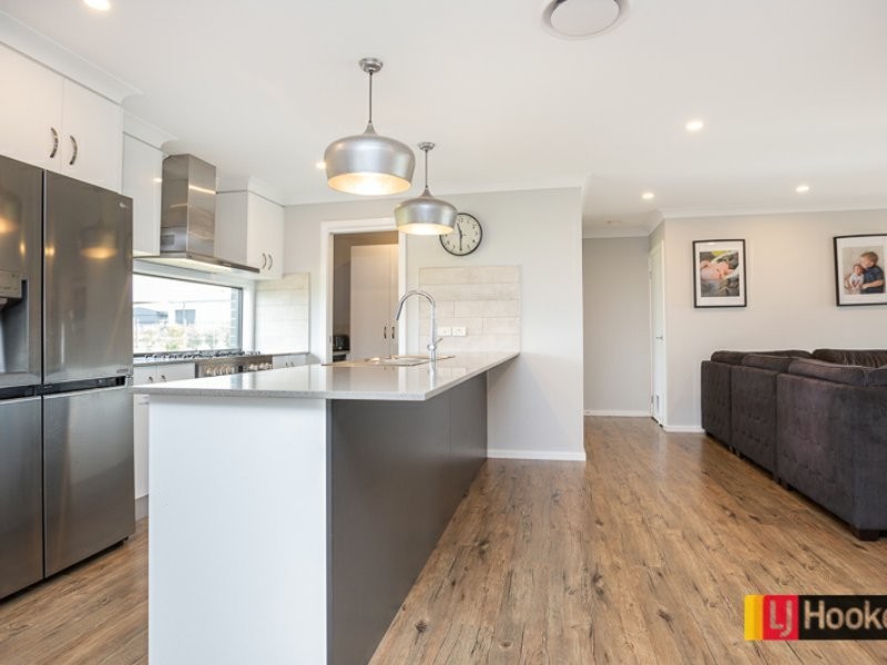 11 Glenmore Drive, Moore Creek NSW 2340